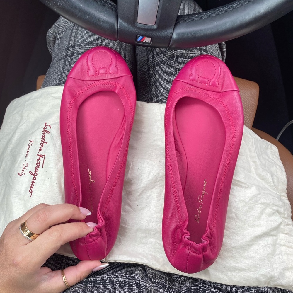 NWOT SALVATORE FERRAGAMO FLATS - Picture 4 of 6